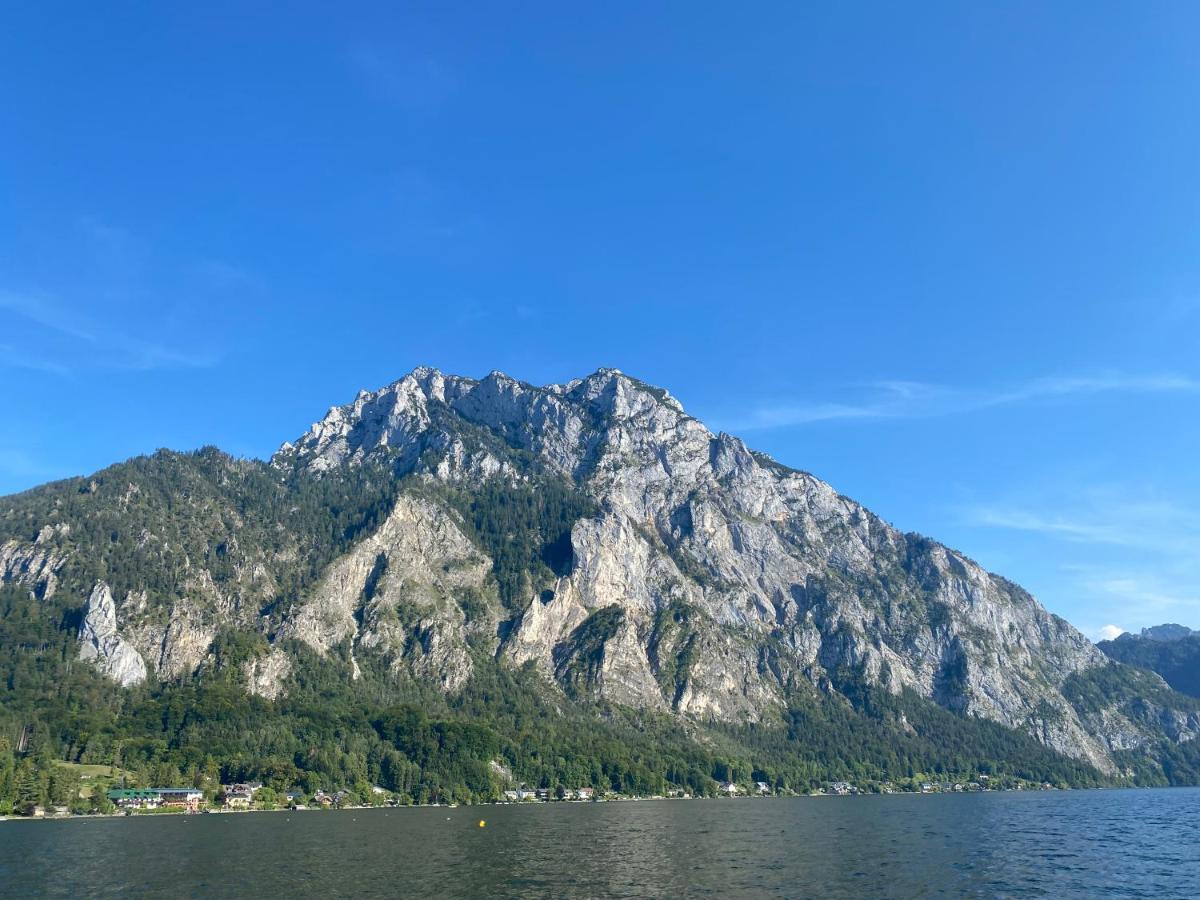 Ferienhaeuschen Am Traunsee Mit Tretboot Zur Freien Nutzung Am Badeplatz Altmuenster Exterior photo